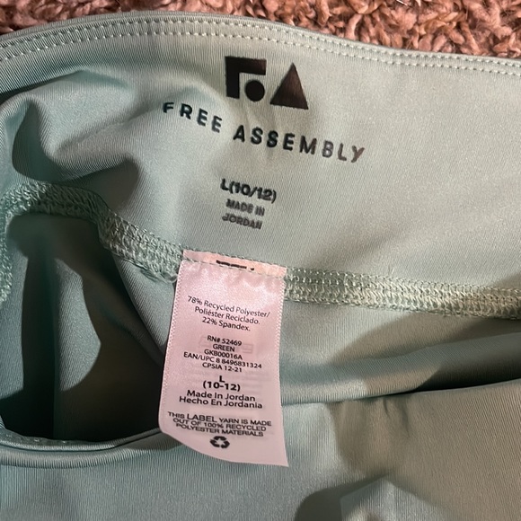 Seafoam green biker shorts, workout material - Picture 3 of 3